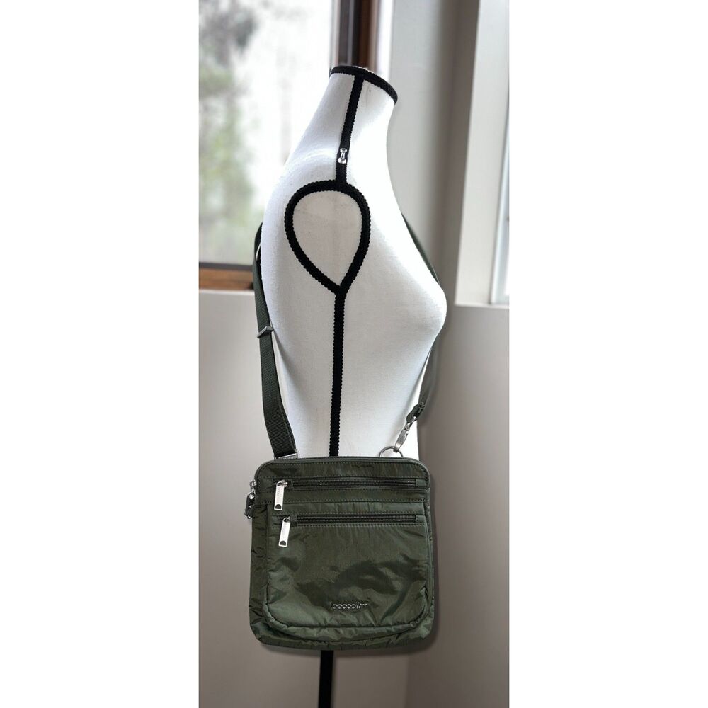 NWT Baggallini Securetex Anti-Theft Crossbody Bag